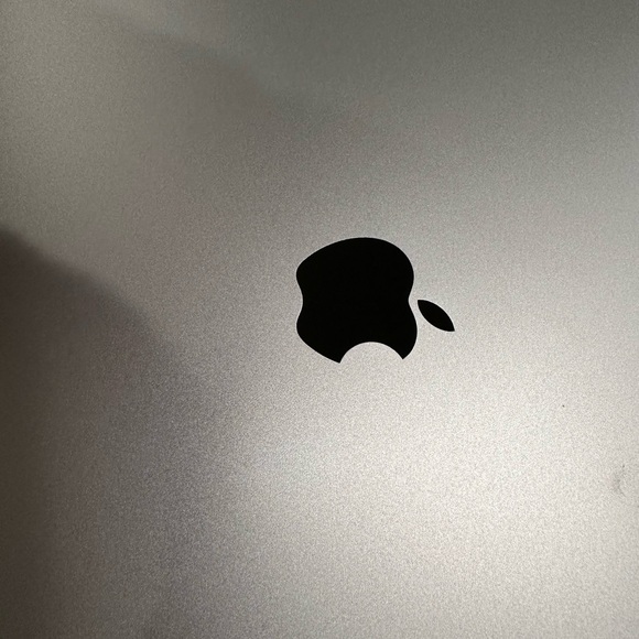 MacBook Air 13 inch Like New - Picture 5 of 14